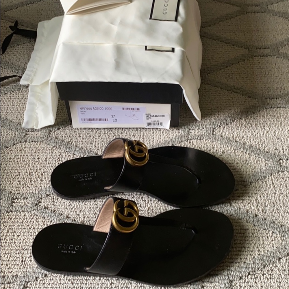 Gucci Black Leather GG Thong Sandals with Gold Double G - Picture 3 of 4